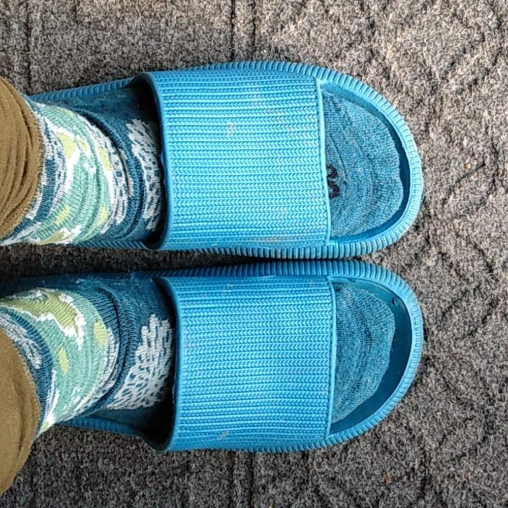 New akk cloud sandals (Cushionaire-like)